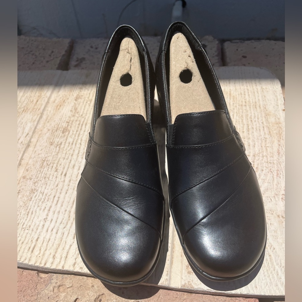 Clarks May Marigold slip-on loafers 9.5 wide